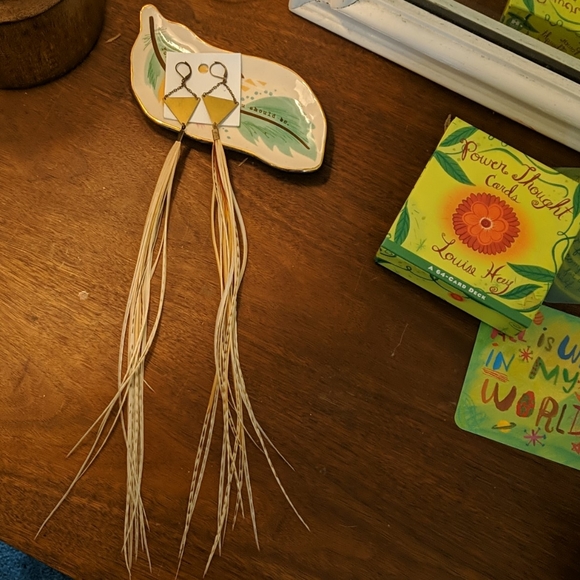 Adornment, earrings - Picture 2 of 2